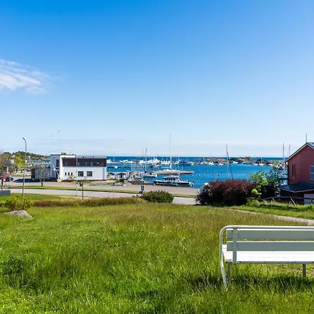 Sunny Terrance W/ Spectacular View Near The Shore